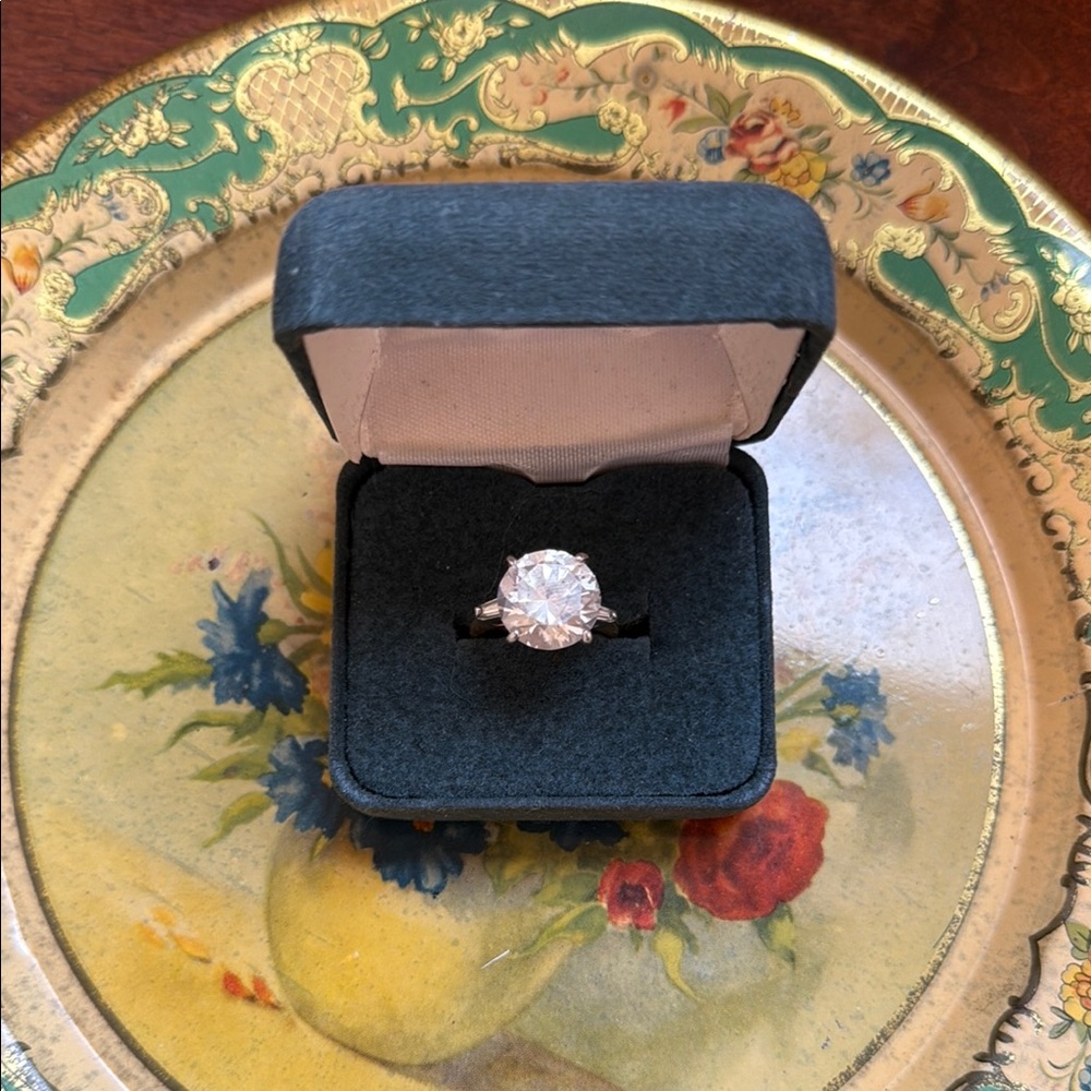 Elegant Silver/Gold Toned Ring with Clear Gemstone